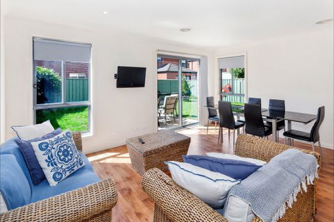 Phoenix House - Ballarat Townhouses - Australia Accommodation 3