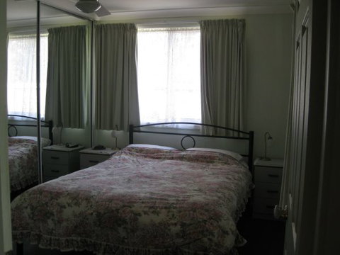 Grantham House  Pet Friendly Holiday Home - Australia Accommodation 6