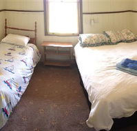 Twin Palms Cottage - Australia Accommodation