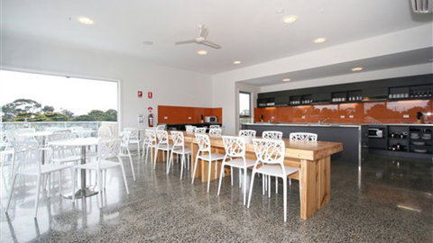 The Island Accommodation - Phillip Island YHA - Australia Accommodation 4