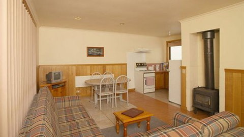 Apollo Bay Backpackers Lodge - Australia Accommodation 4