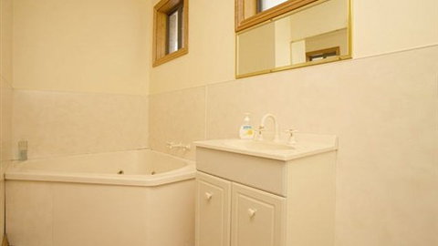 Apollo Bay Backpackers Lodge - Australia Accommodation 3