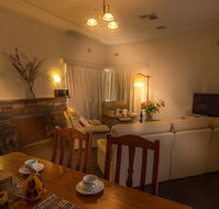 Benson House and Benson Lodge - Australia Accommodation