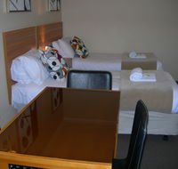 3 Sisters Motel  Cottage - Australia Accommodation
