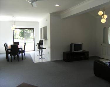 A Beach 'N Reef Motel - Australia Accommodation 0