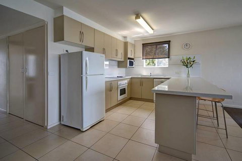 Albacore Apartments - Australia Accommodation 2
