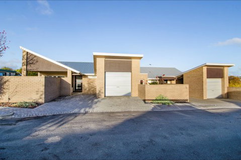 Mount Gambier Accommodation - Australia Accommodation 9