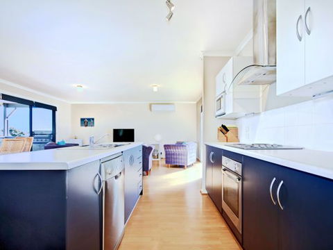 Century 21 SouthCoast: Whinnerah Sunsets - Australia Accommodation 3