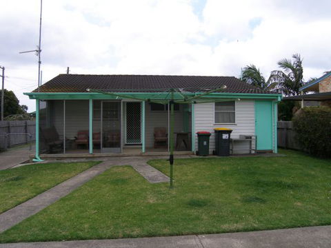 Comarong Cottage - Australia Accommodation 6