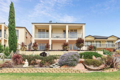 Il Grande Castello - Australia Accommodation 0