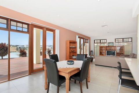 Il Grande Castello - Australia Accommodation 2