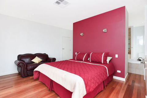 Il Grande Castello - Australia Accommodation 6