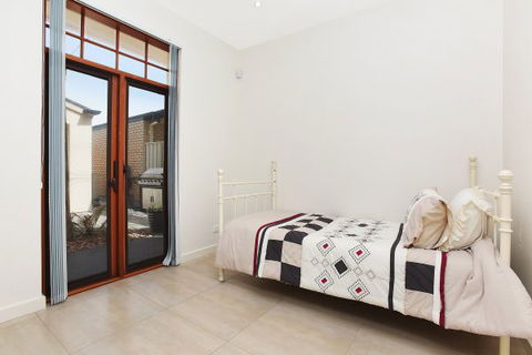 Il Grande Castello - Australia Accommodation 7