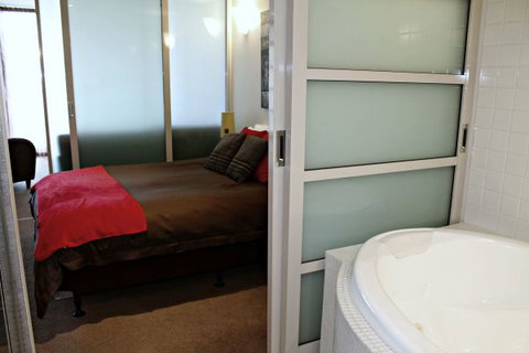 ADELAIDE DRESSCIRCLE APARTMENTS - THE PALMS APARTMENTS KENT TOWN - Australia Accommodation 2