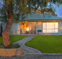 17 QED Lakehouse - Australia Accommodation