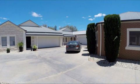 Shamore Apartments - Eleventh Street - Australia Accommodation 4