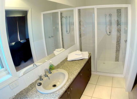 Shamore Apartments - Eleventh Street - Australia Accommodation 9