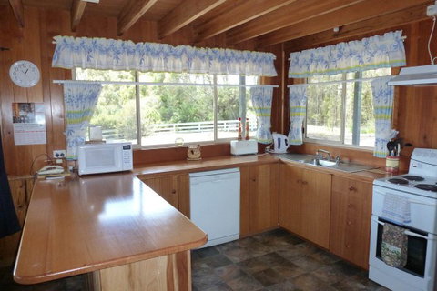 Arties Cottage Accommodation - Australia Accommodation 3
