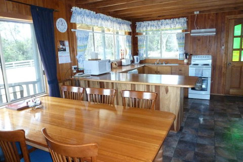 Arties Cottage Accommodation - Australia Accommodation 4