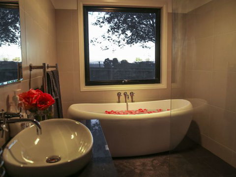 Ballachulish Farm Stay - Australia Accommodation 0