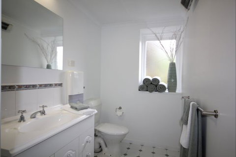 Charbella's On Norma - Australia Accommodation 8