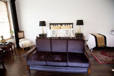 Chiltern Cottage And Indigo Suite - Australia Accommodation 5