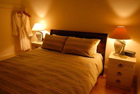 Dalton On The Lake - Australia Accommodation 2