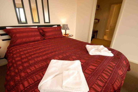 Dalton On The Lake - Australia Accommodation 4