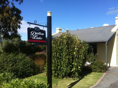 Dalton On The Lake - Australia Accommodation 5