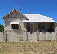 Ellison's Holiday Home - Australia Accommodation