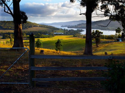 Frenchman's River - The Writer's House - Australia Accommodation 1