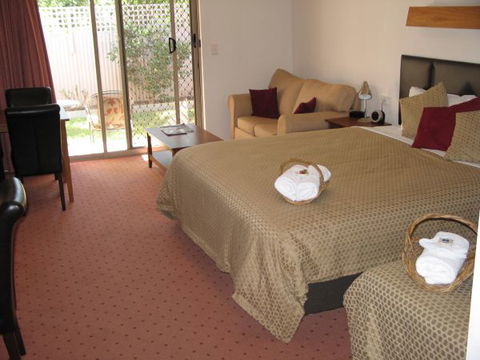 Wine Village Motor Inn - Australia Accommodation 1