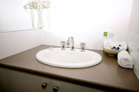 Wine Village Motor Inn - Australia Accommodation 7