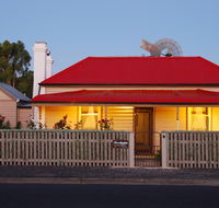 Shurdingtons Cottage - Australia Accommodation