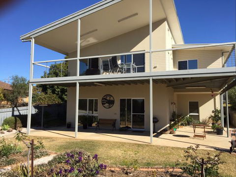Lyreen's Apartment Bed And Breakfast - Australia Accommodation 1