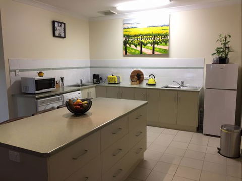 Lyreen's Apartment Bed And Breakfast - Australia Accommodation 5