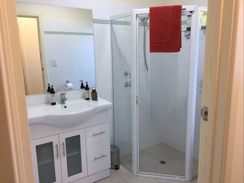 Lyreen's Apartment Bed And Breakfast - Australia Accommodation 8