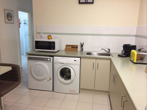 Lyreen's Apartment Bed And Breakfast - Australia Accommodation 10
