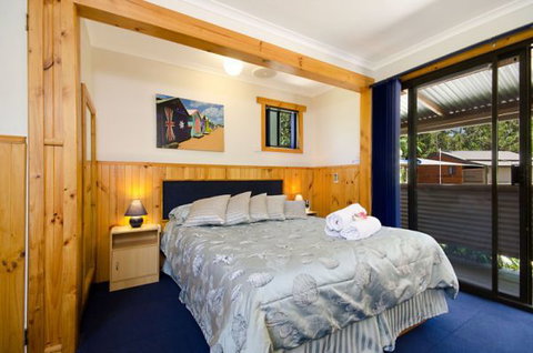 Ocean Grove Cedar Cabins - Australia Accommodation 3