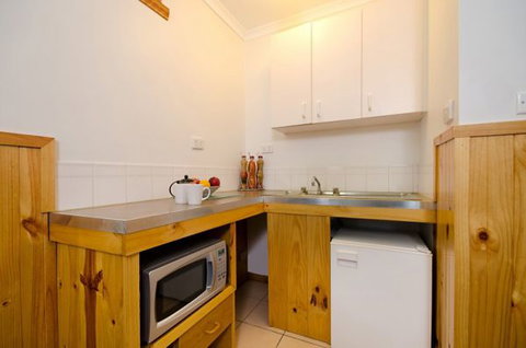 Ocean Grove Cedar Cabins - Australia Accommodation 6