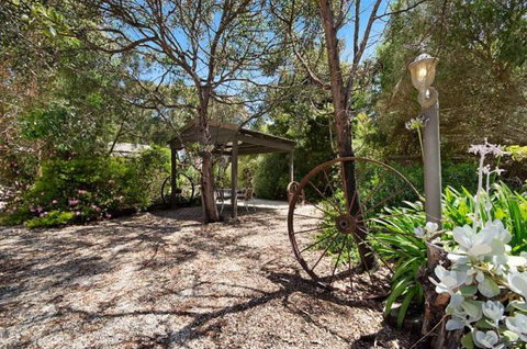 Ocean Grove Cedar Cabins - Australia Accommodation 8