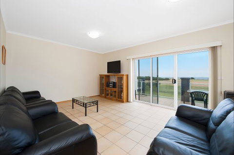 Reef View Apartments - Australia Accommodation 4