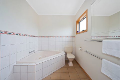 Reef View Apartments - Australia Accommodation 7