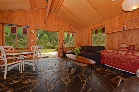 Saintys Creek Cottage - Australia Accommodation 3