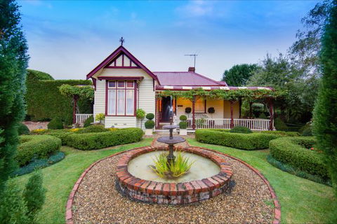 Barnsley House Beechworth - Australia Accommodation 5