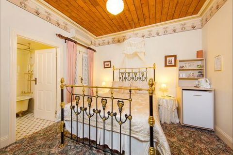 Barnsley House Beechworth - Australia Accommodation 9