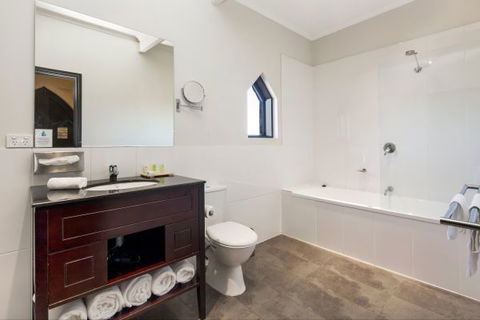 Castle Suites - Kryal Castle - Australia Accommodation 4