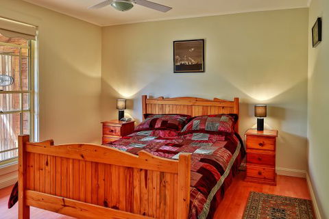 Coach House Hill Cottage - Australia Accommodation 2
