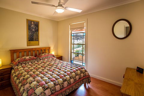 Coach House Hill Cottage - Australia Accommodation 3