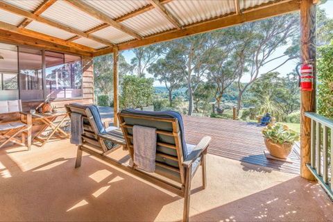 Coach House Hill Cottage - Australia Accommodation 6